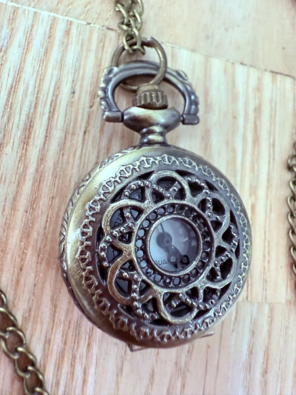 Vintage style pendant watch necklace NEW BATTERY